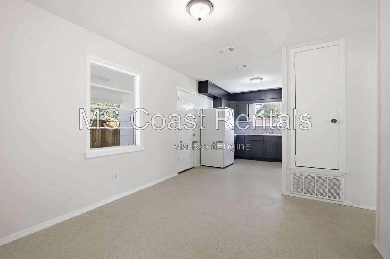 16205 Seville Ct - Photo 7 of 31