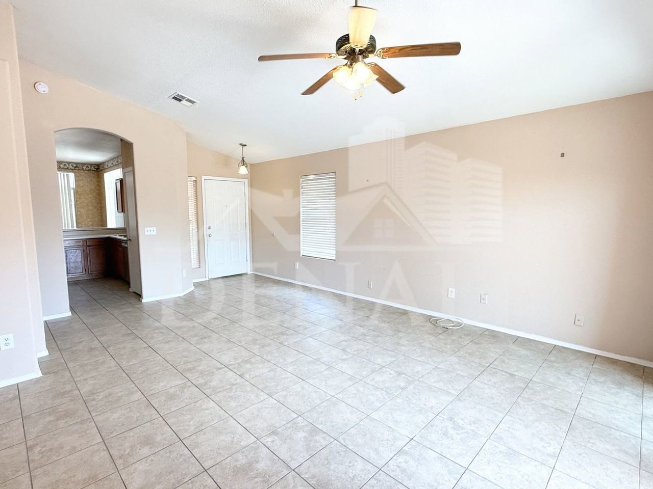 5061 W Glenview Pl - Photo 4 of 20