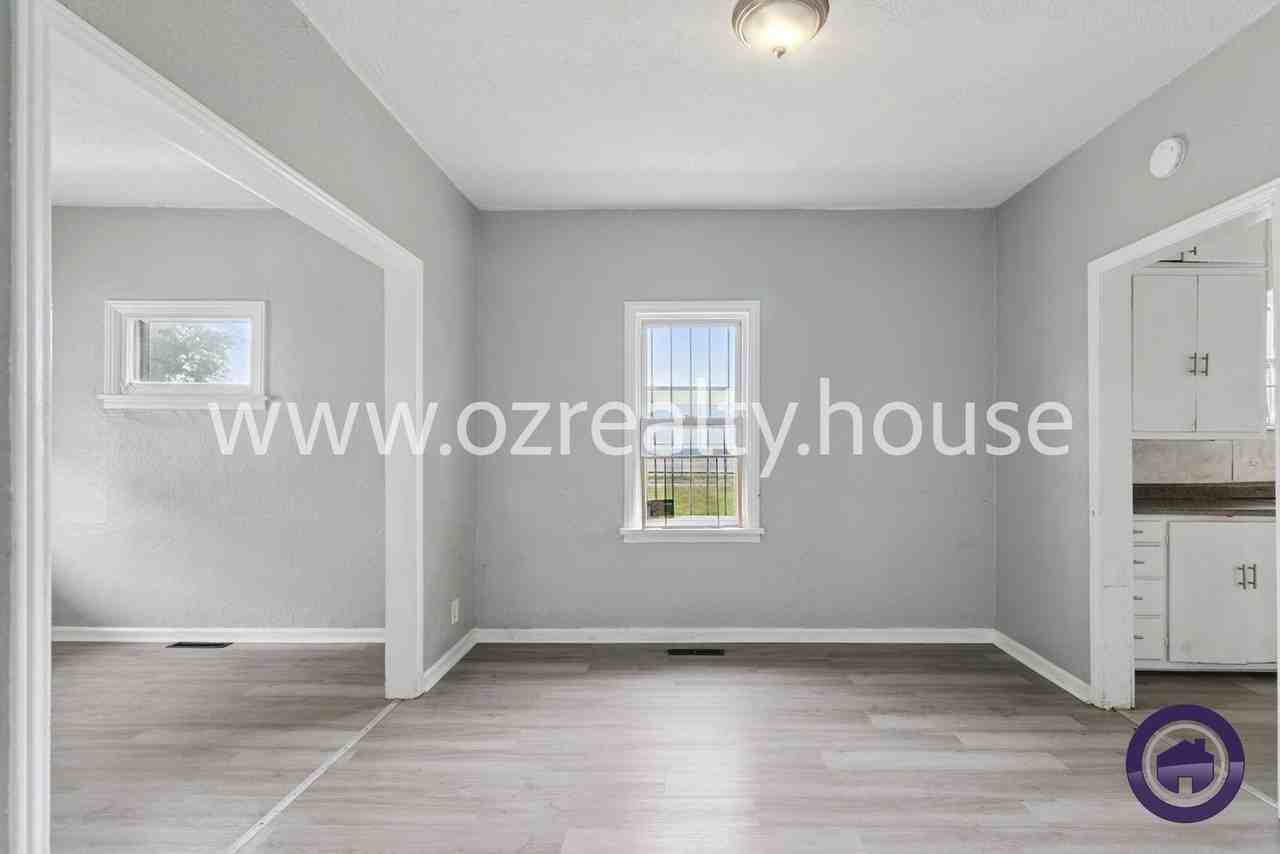 207 Pulaski St - Photo 6 of 18