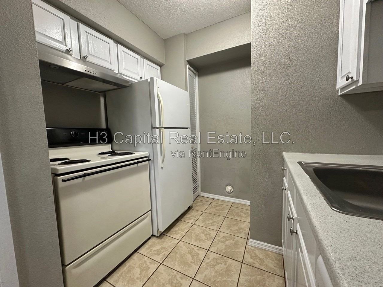 302 Woodhenge Dr #202C - Photo 3 of 5