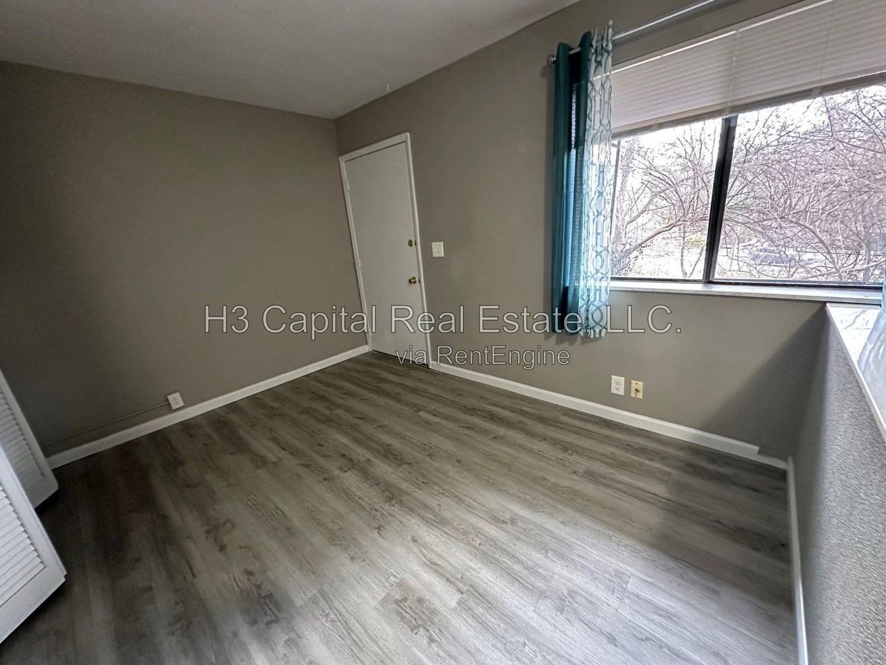 302 Woodhenge Dr #202C - Photo 4 of 5