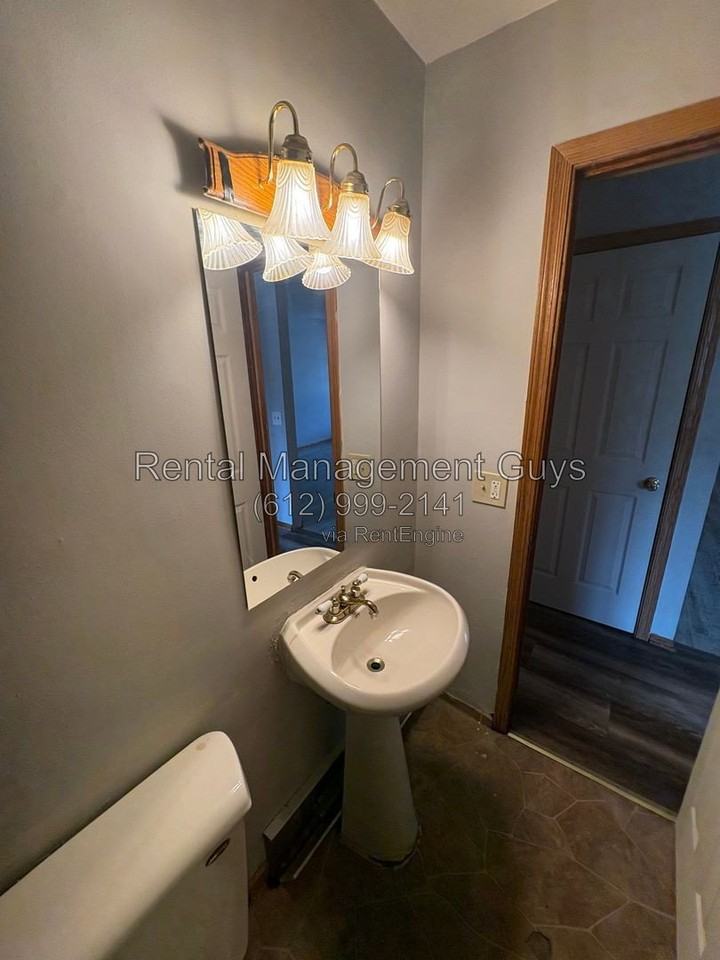 501 Morgan Ave N #501 - Photo 3 of 17