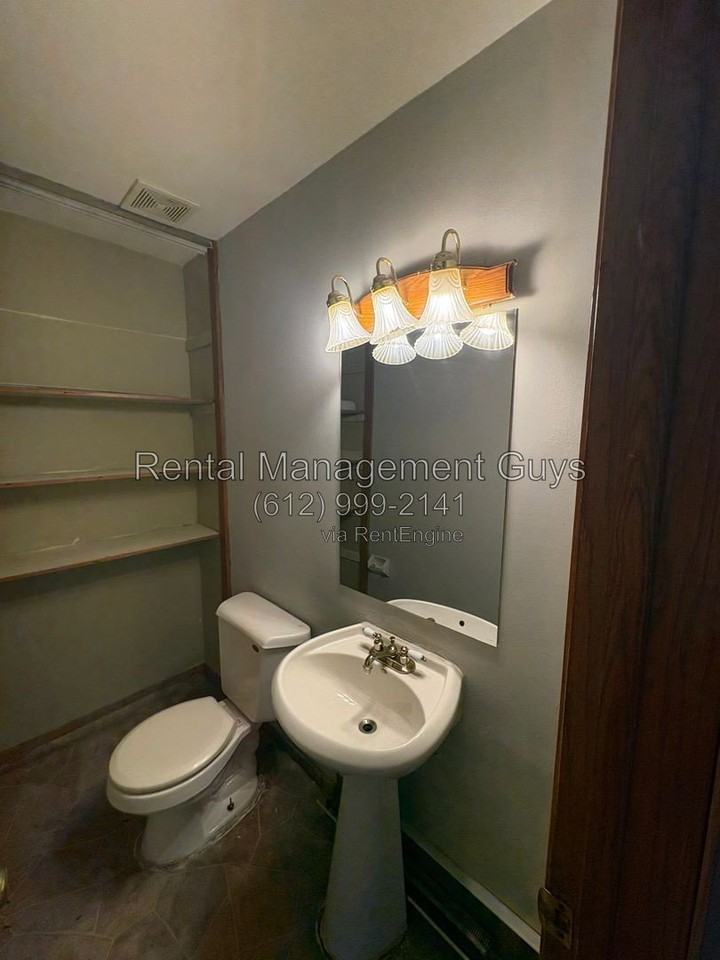 501 Morgan Ave N #501 - Photo 4 of 17