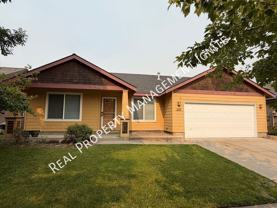 309 Nw Antler Loop - Photo 1 of 1