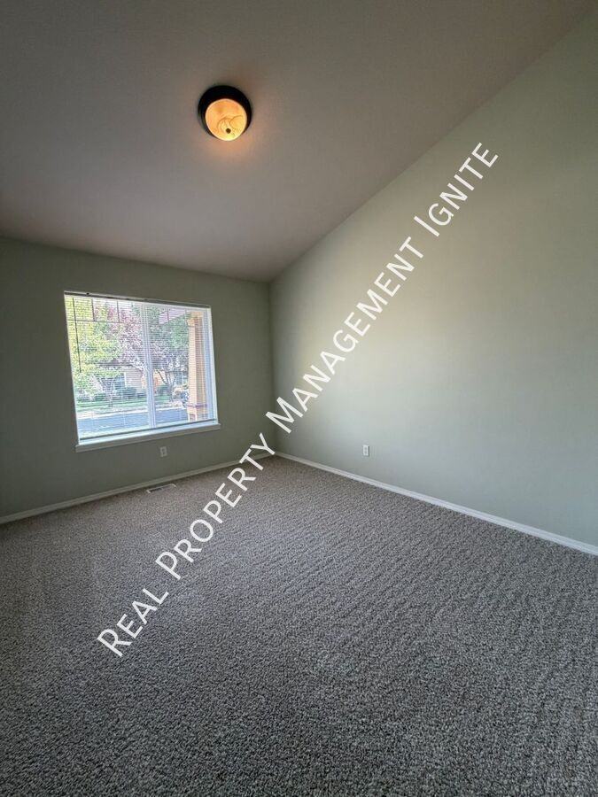 309 Nw Antler Loop - Photo 7 of 17