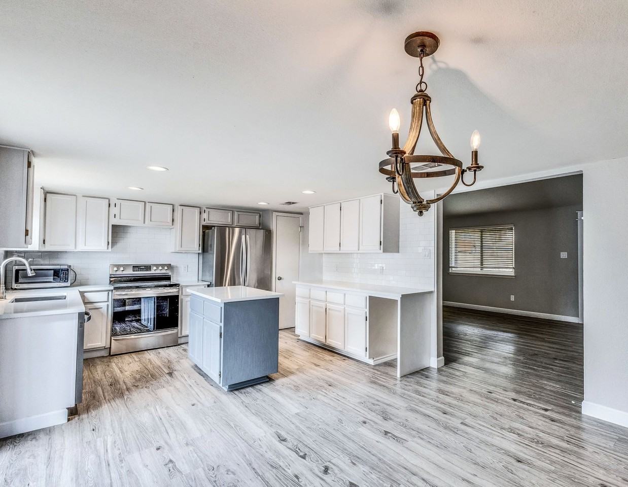 8403 Selway Dr - Photo 4 of 50