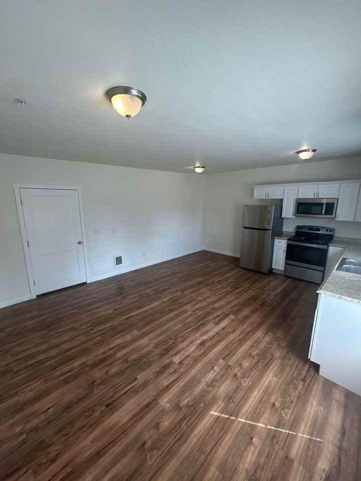 200 Railroad Ave #10 - Photo 3 of 13