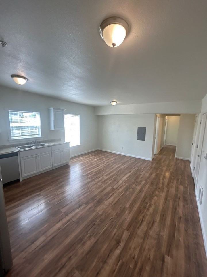 200 Railroad Ave #10 - Photo 5 of 13