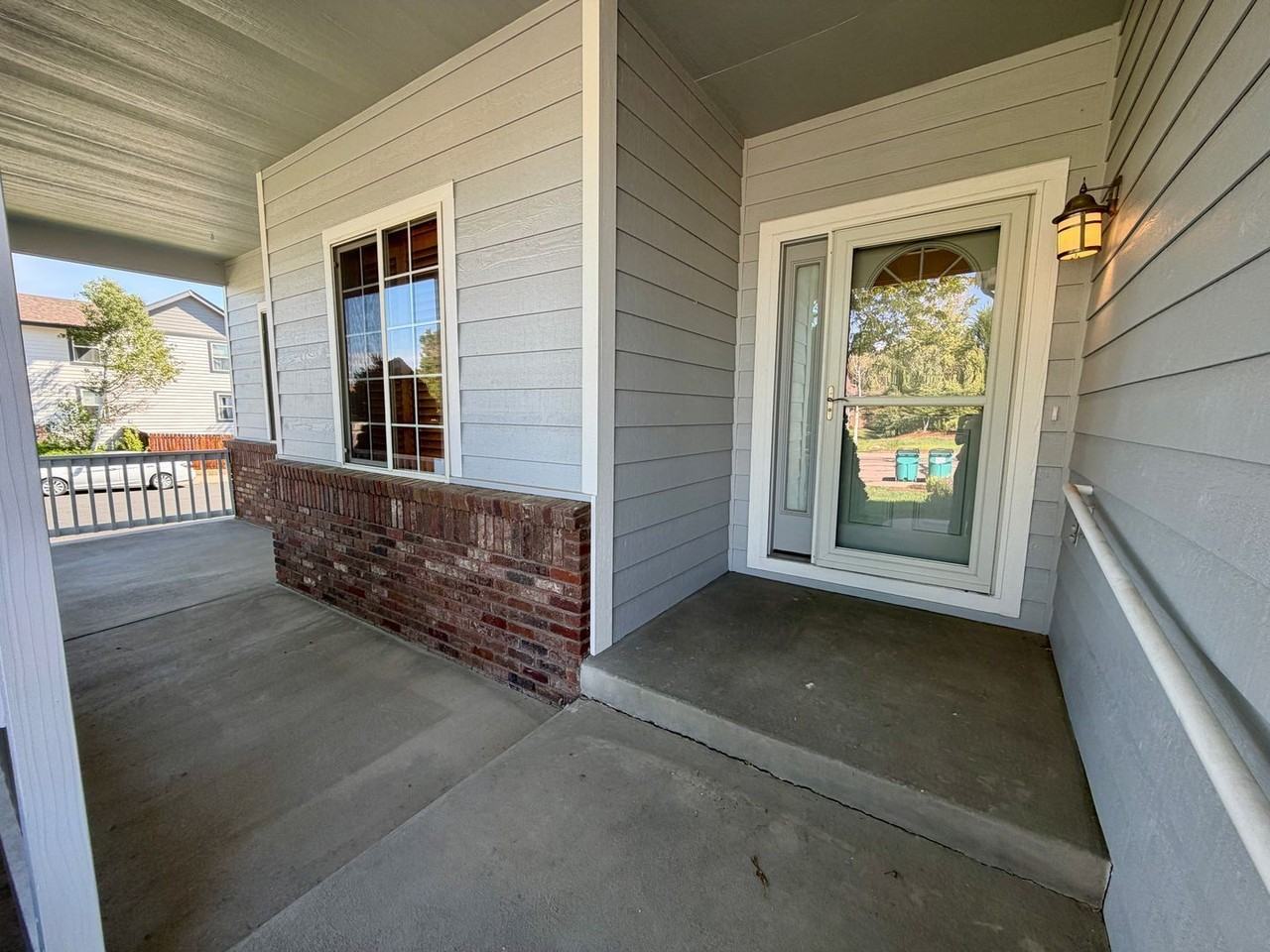 1702 70th Ave - Photo 5 of 34