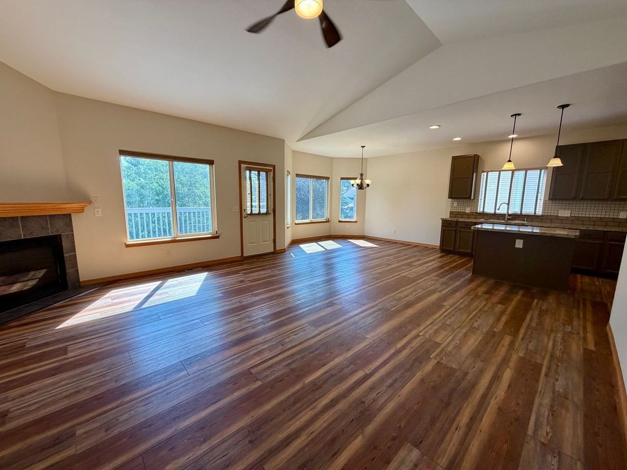 1702 70th Ave - Photo 7 of 34