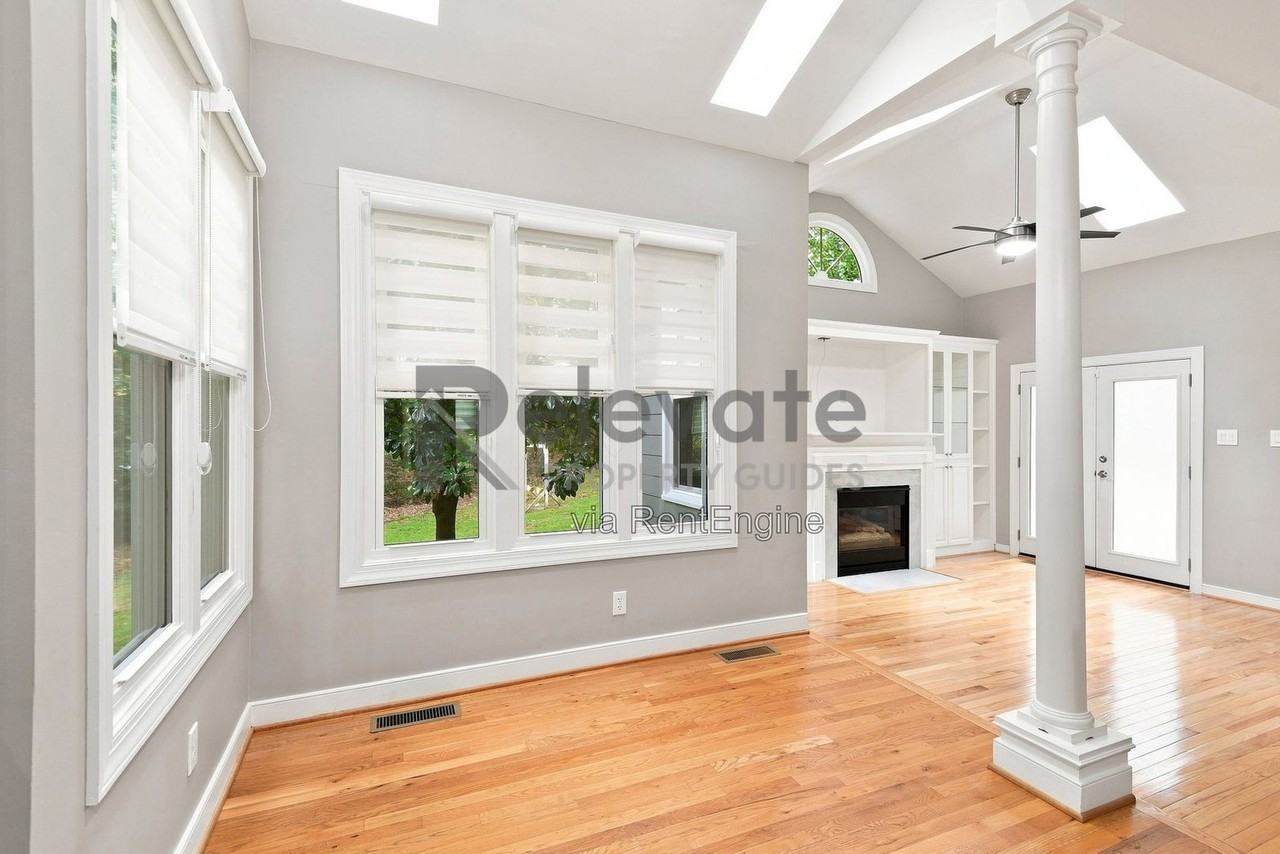 6000 Sedgefield Rd - Photo 5 of 19