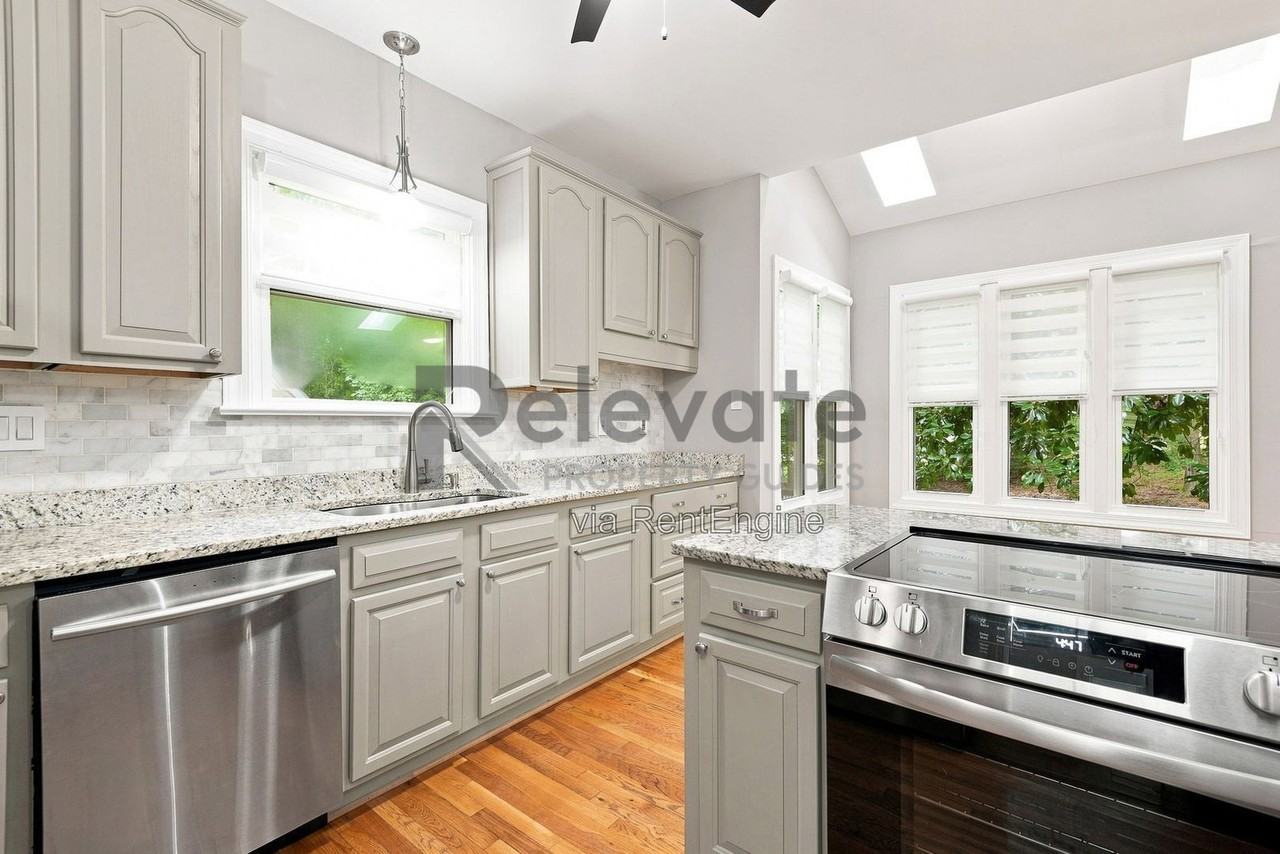 6000 Sedgefield Rd - Photo 7 of 19