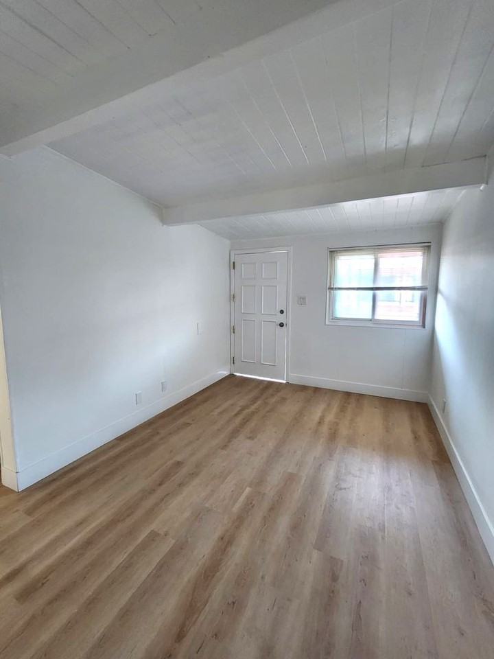 10516 S Inglewood Ave #4 - Photo 2 of 7