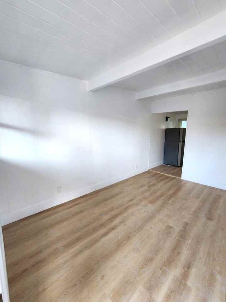 10516 S Inglewood Ave #4 - Photo 4 of 7