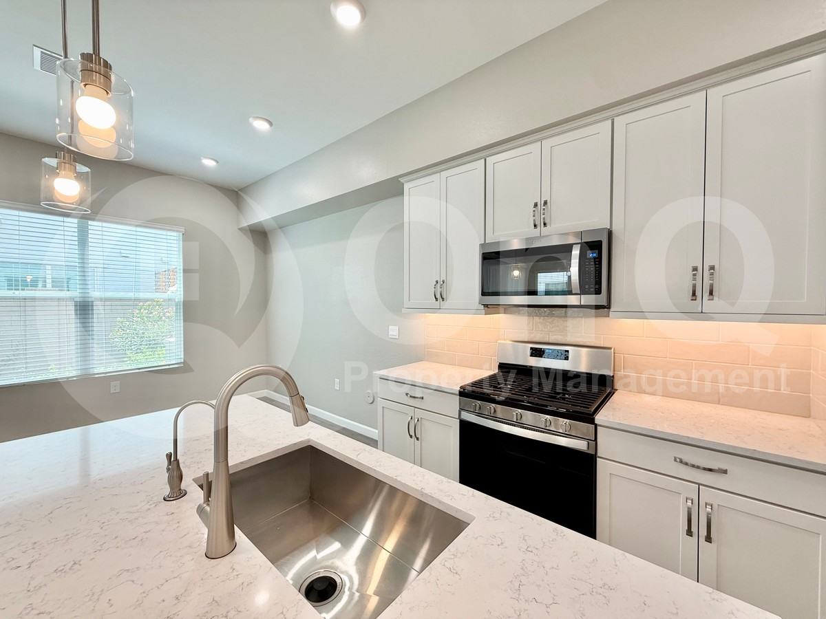 5015 E Gallop Way - Photo 5 of 23