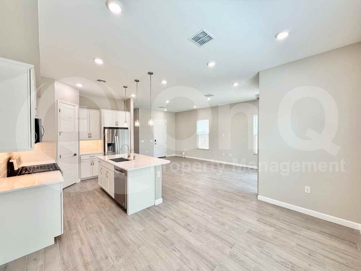 5015 E Gallop Way - Photo 6 of 23