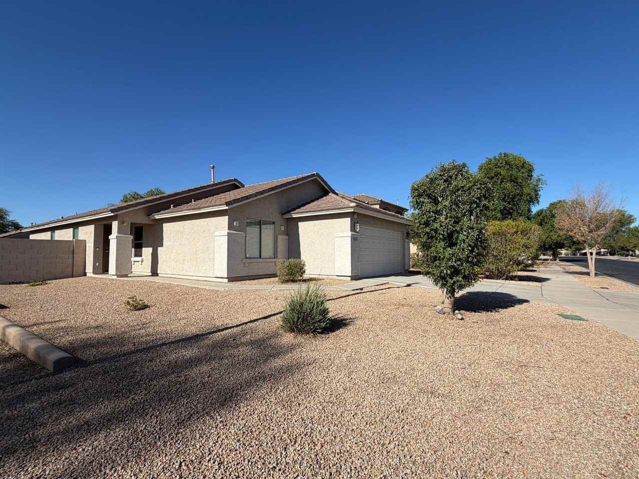 13925 W Mauna Loa Ln - Photo 2 of 18