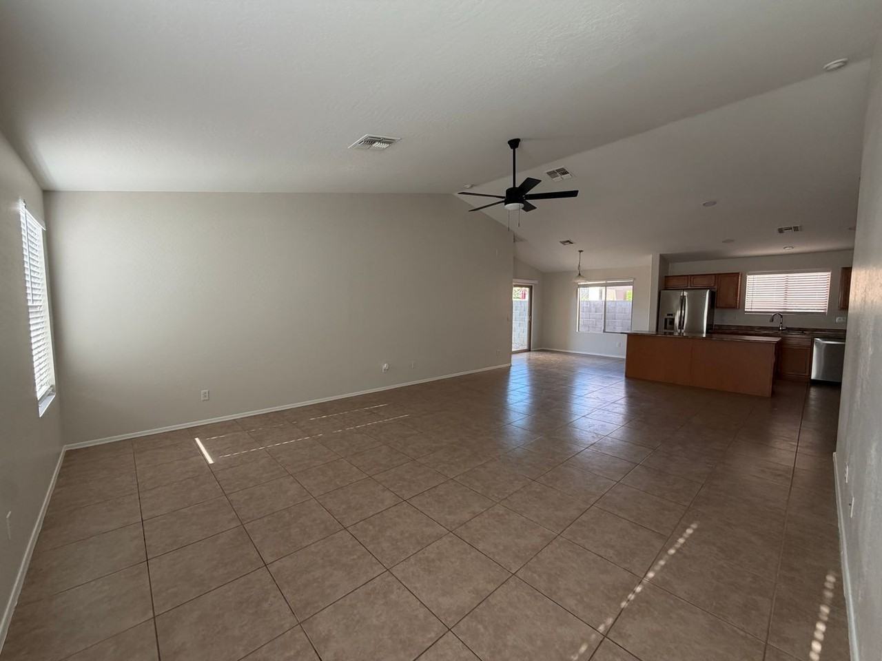 13925 W Mauna Loa Ln - Photo 3 of 18