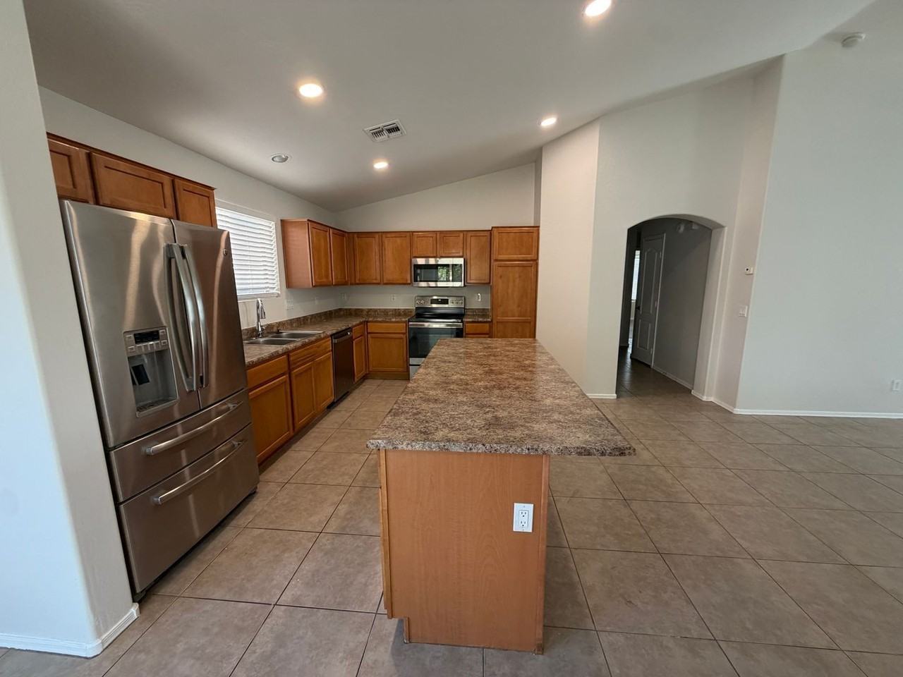 13925 W Mauna Loa Ln - Photo 4 of 18