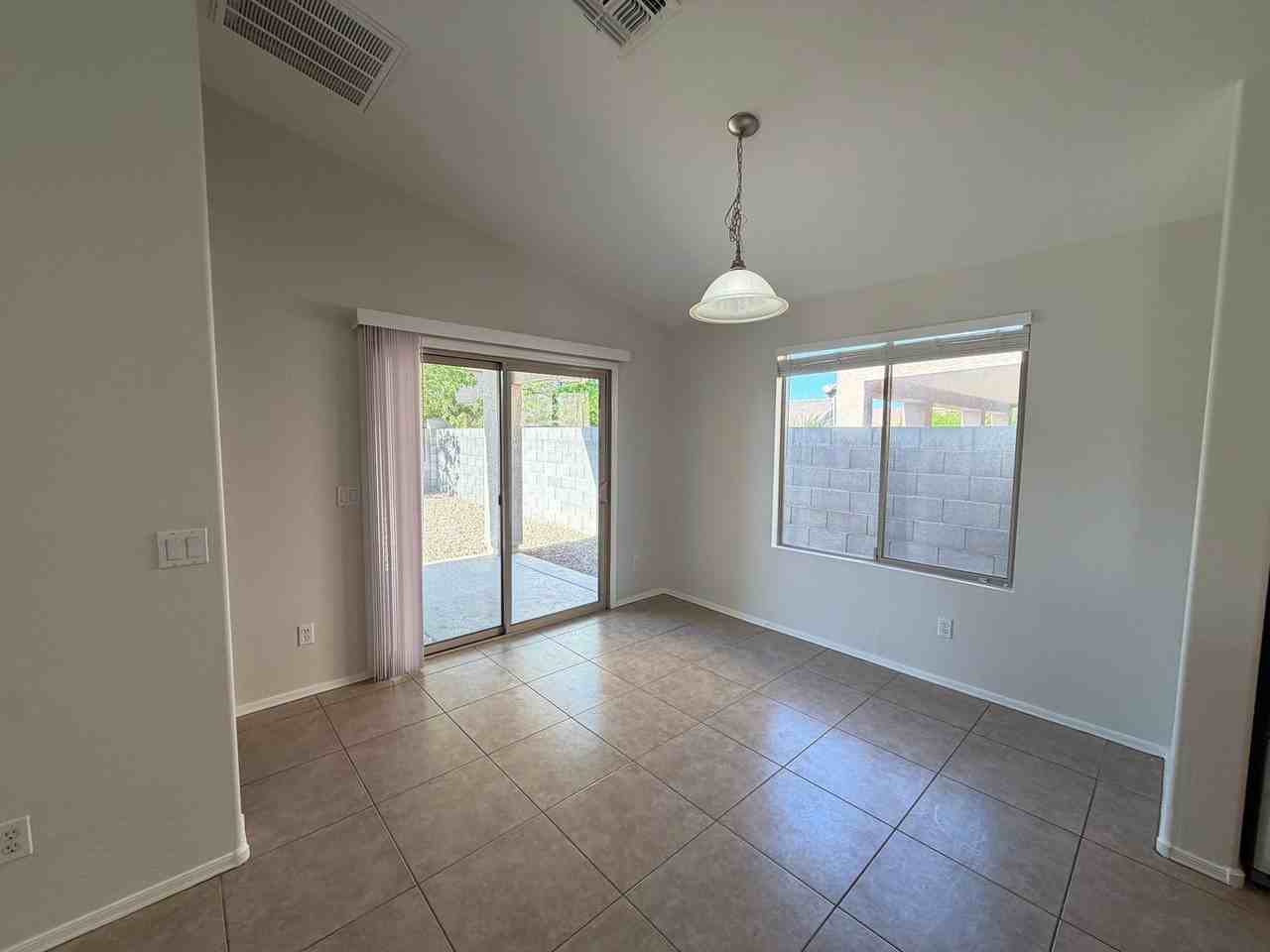 13925 W Mauna Loa Ln - Photo 6 of 18