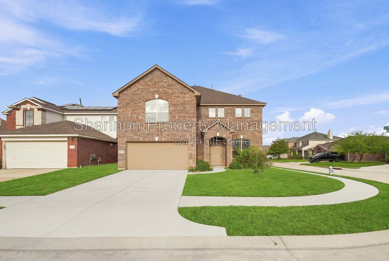 18810 Lantern Cove Ln - Photo 2 of 41