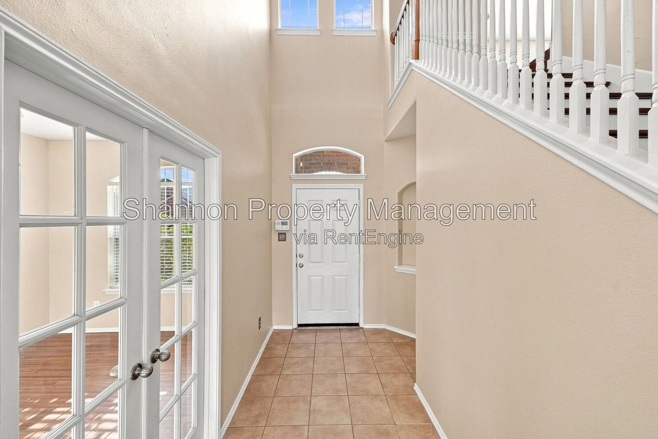 18810 Lantern Cove Ln - Photo 4 of 41