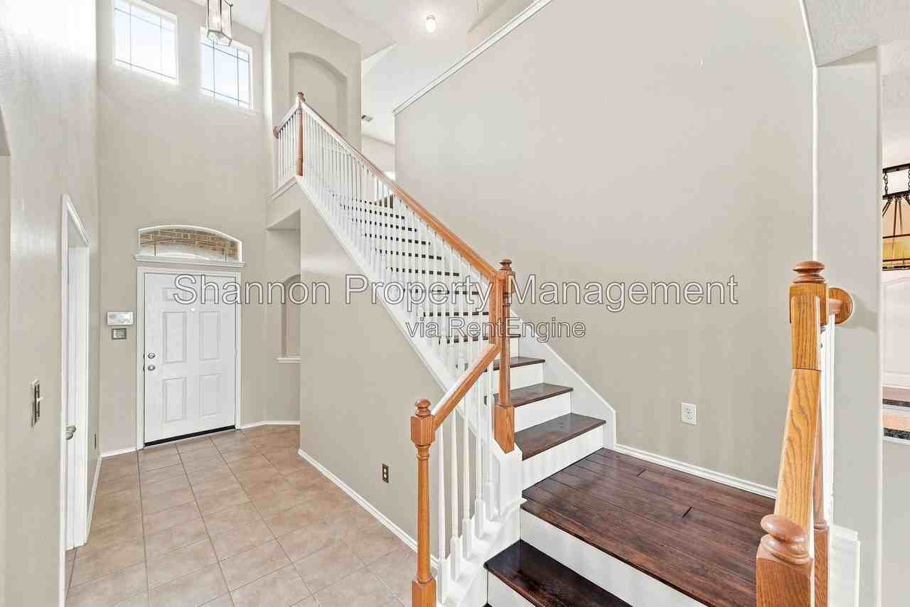 18810 Lantern Cove Ln - Photo 6 of 41