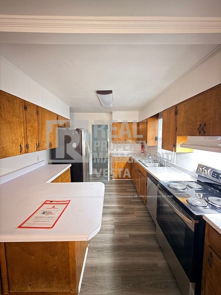 1311 Georgia Ave - Photo 5 of 21