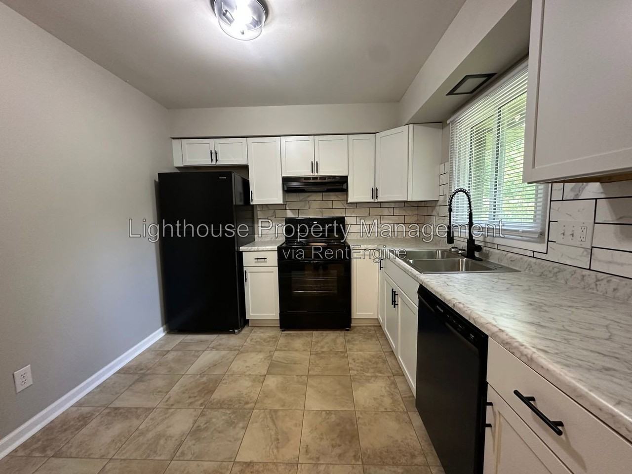 120 Heather Hills Dr - Photo 2 of 17