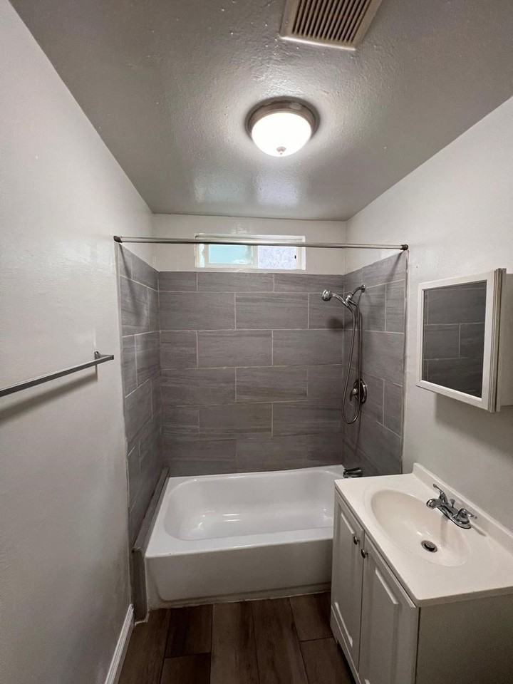 849 1/2 W 84th St - Photo 6 of 7