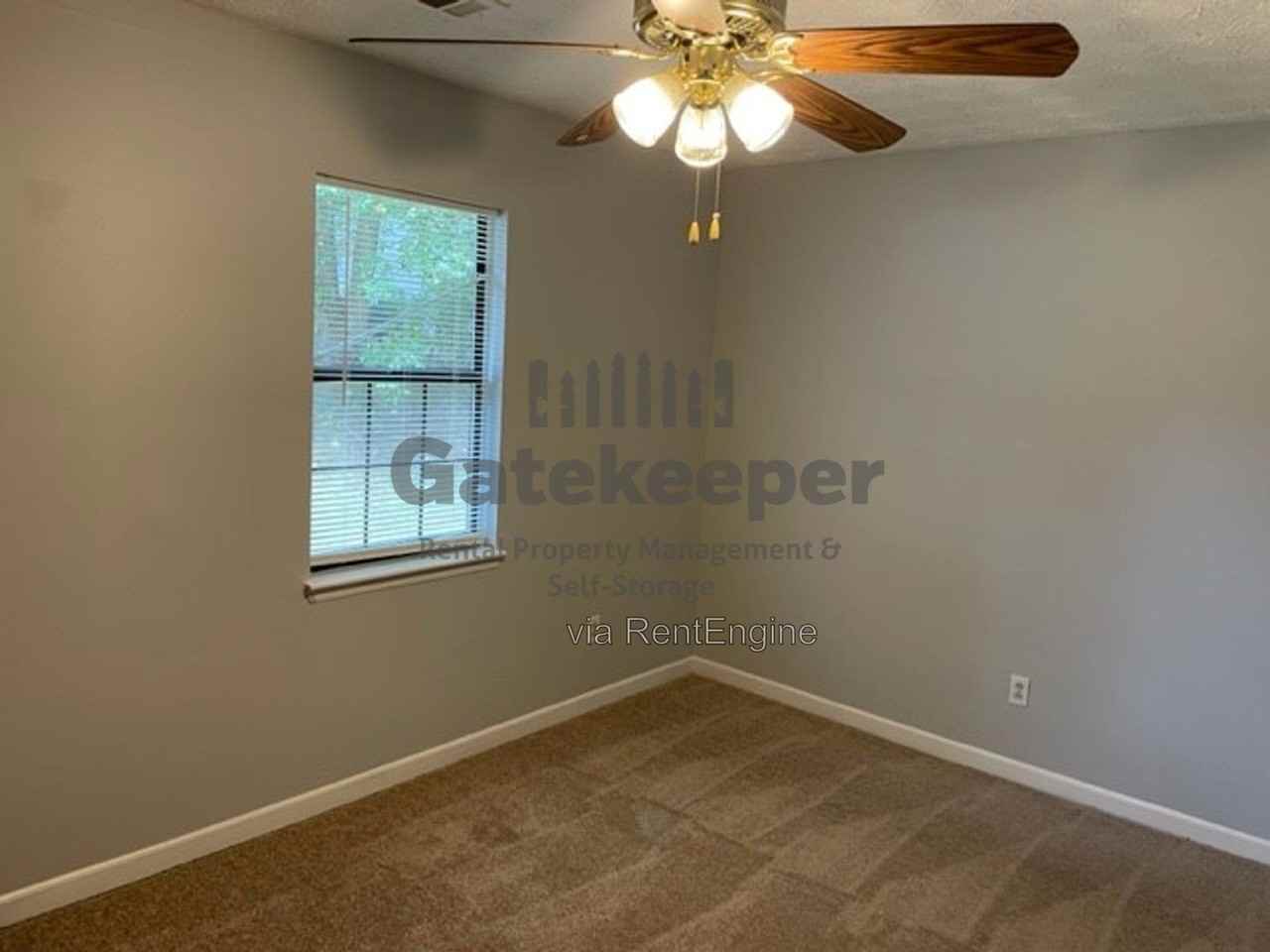 336 Michelle Ct - Photo 4 of 10