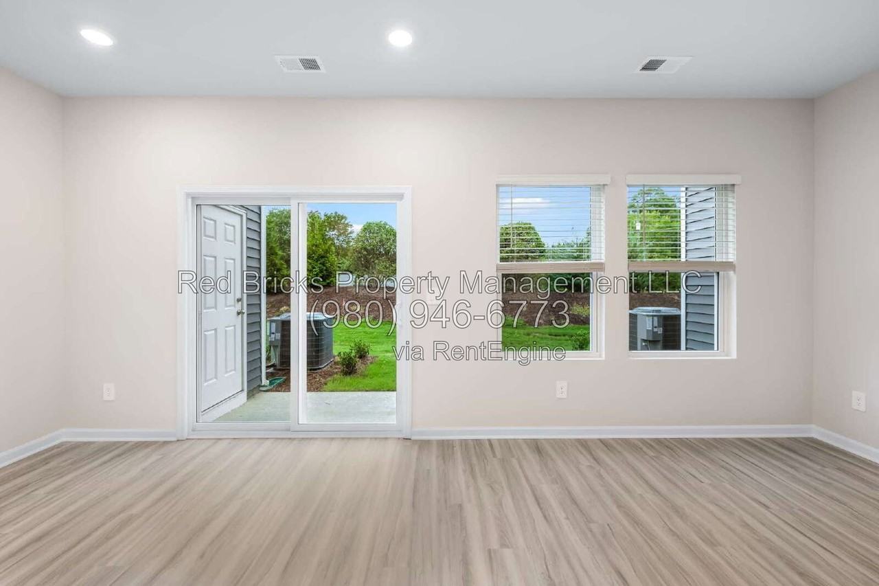 3670 Backwater St - Photo 3 of 23