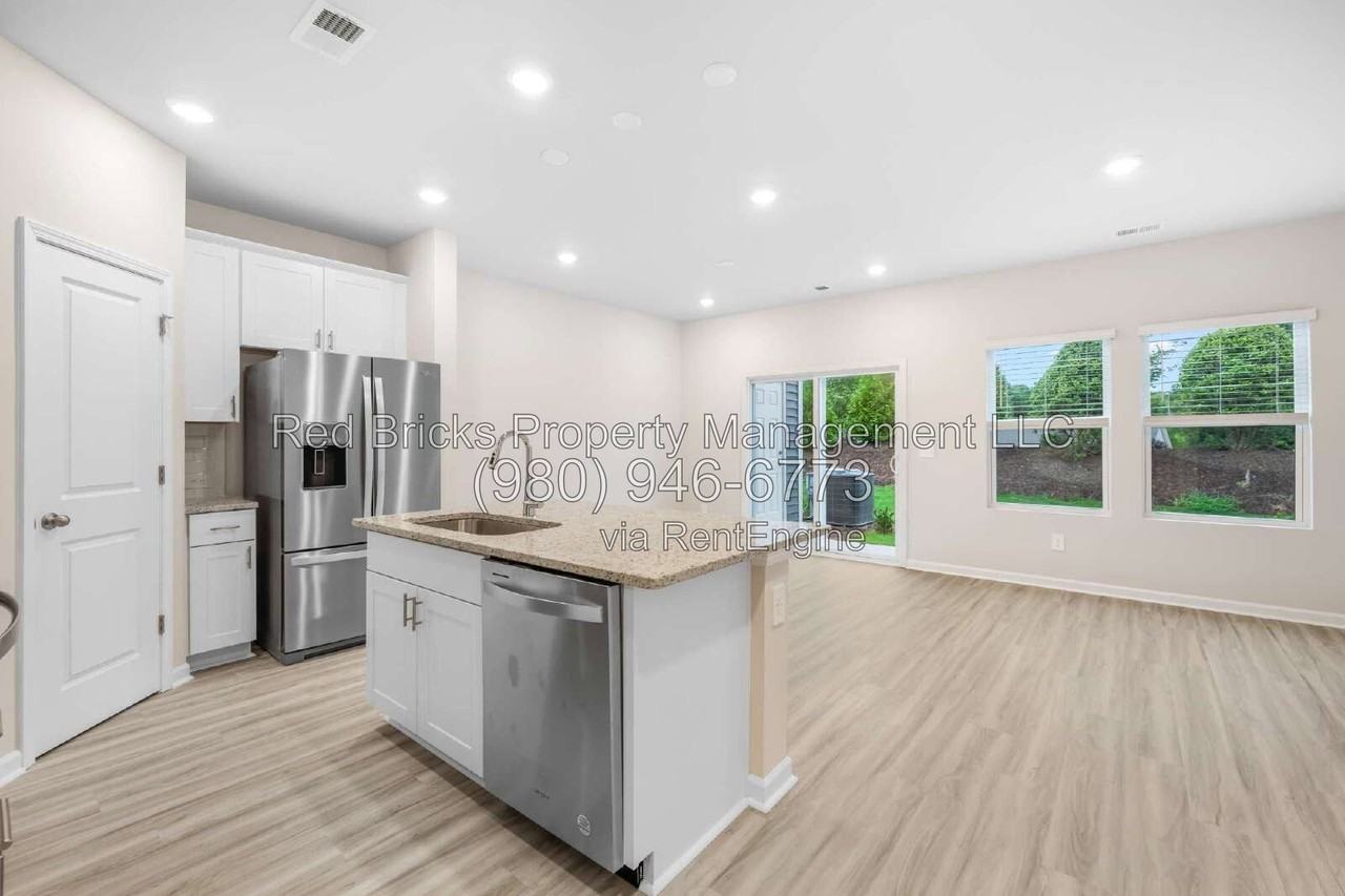 3670 Backwater St - Photo 4 of 23
