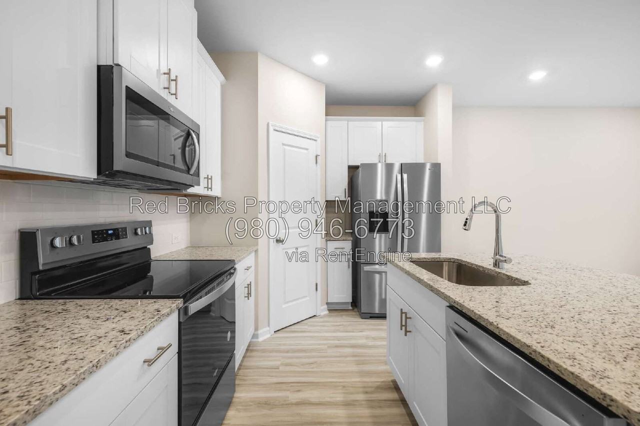 3670 Backwater St - Photo 5 of 23