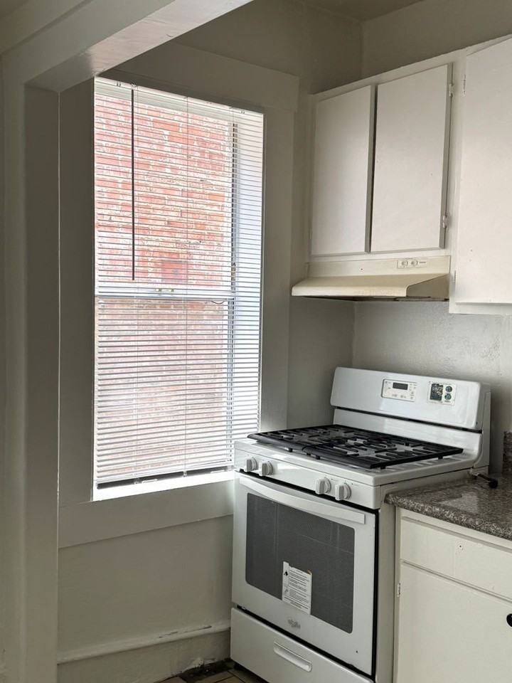 718 S Alvarado St #302A - Photo 3 of 4