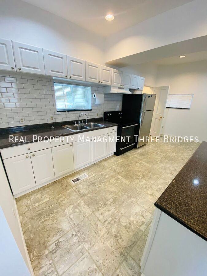 1293 Purcell Ave - Photo 5 of 21