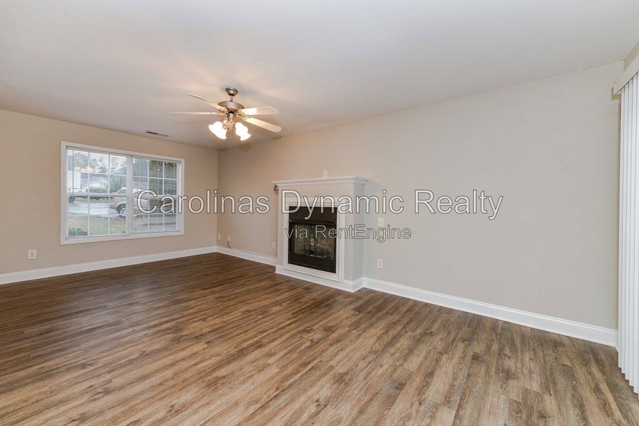 1002 Hannah Pl - Photo 3 of 43