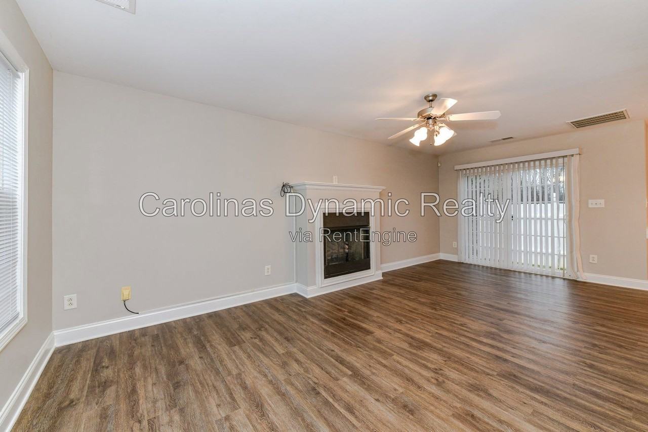 1002 Hannah Pl - Photo 4 of 43