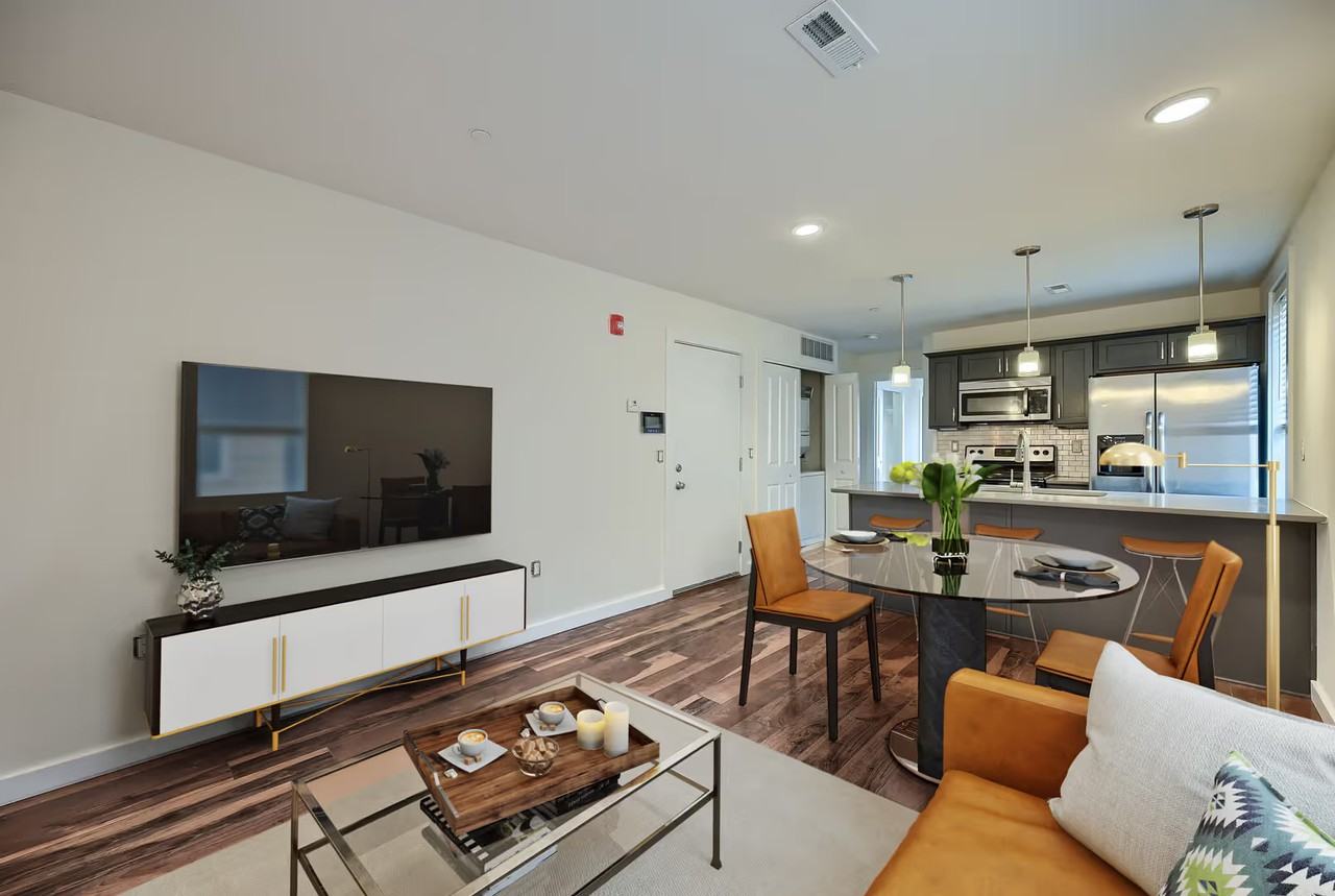 3027 W Master St #A - Photo 3 of 36