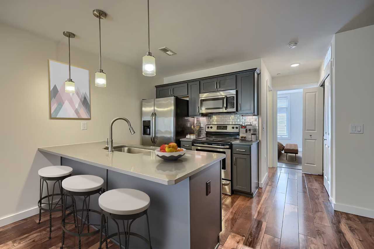 3027 W Master St #A - Photo 5 of 36