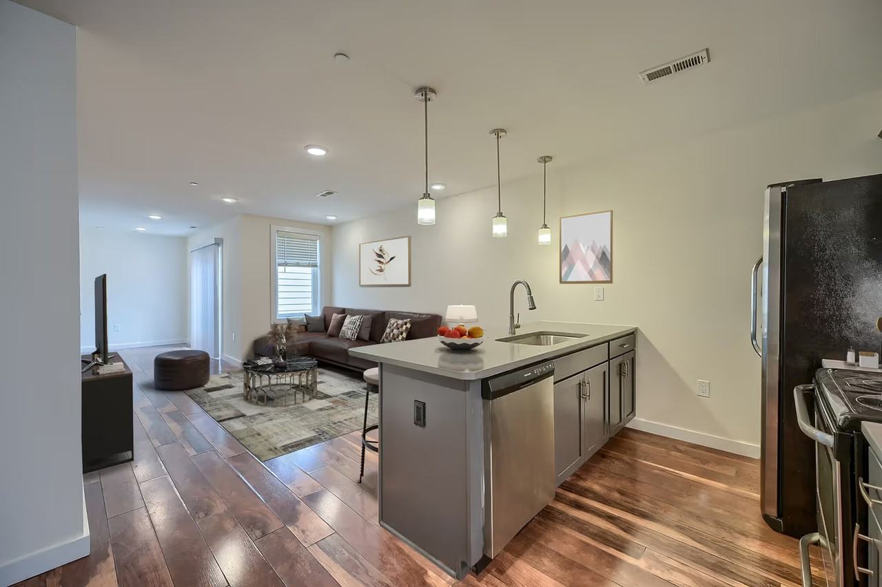 3027 W Master St #A - Photo 6 of 36