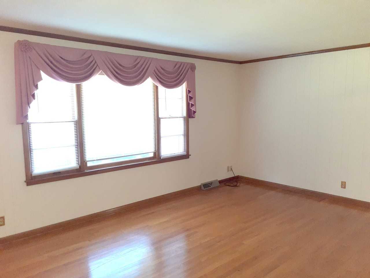 707 Cathy Ct - Photo 3 of 37