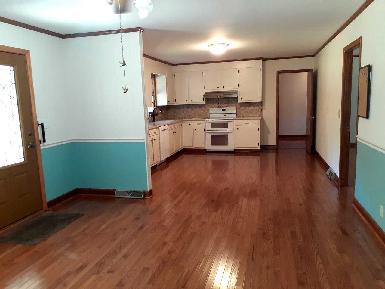 707 Cathy Ct - Photo 4 of 37