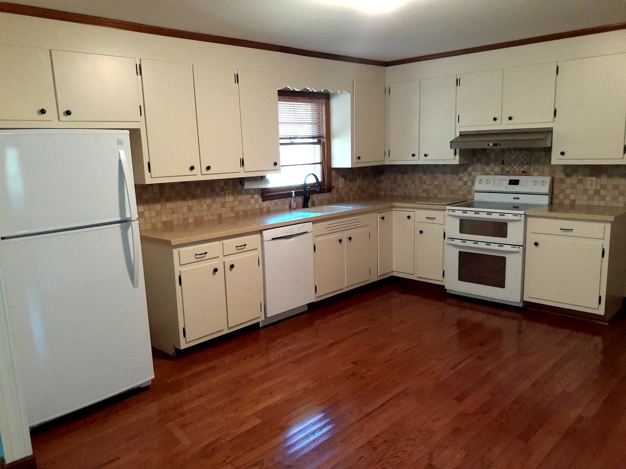 707 Cathy Ct - Photo 5 of 37