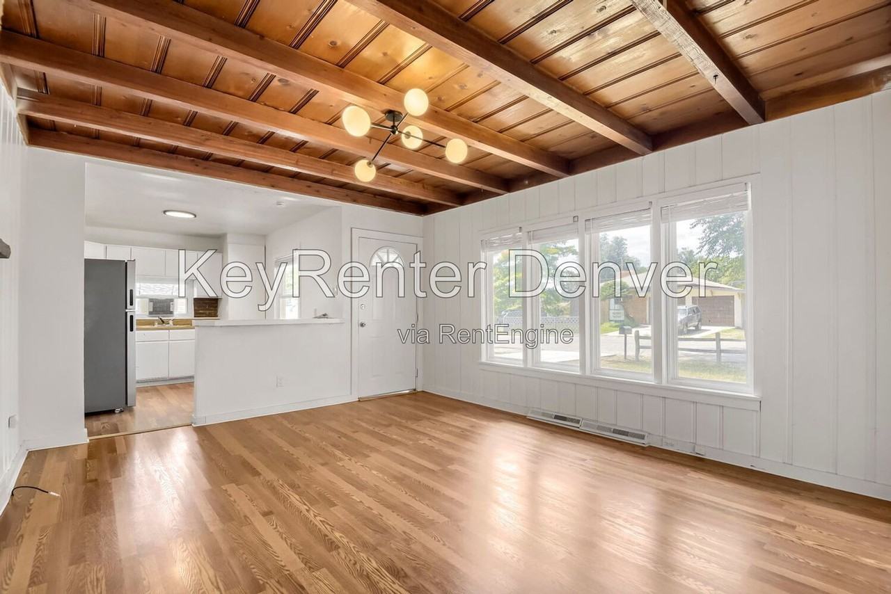 1220 Upham St - Photo 3 of 12