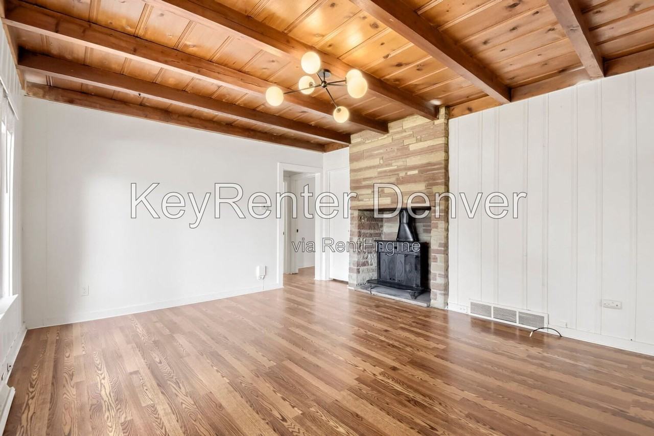 1220 Upham St - Photo 4 of 12