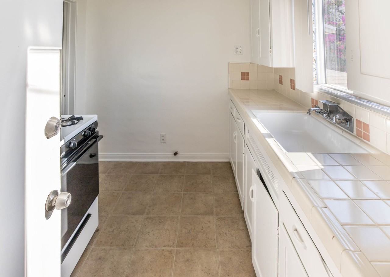 2014 Delaware Ave #2014A - Photo 4 of 13