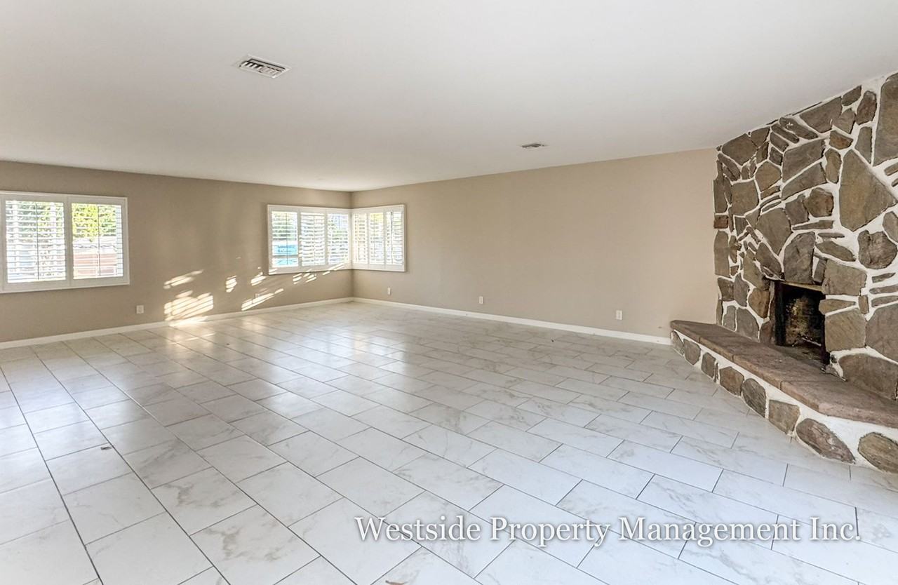 8100 W 83rd St - Photo 3 of 33