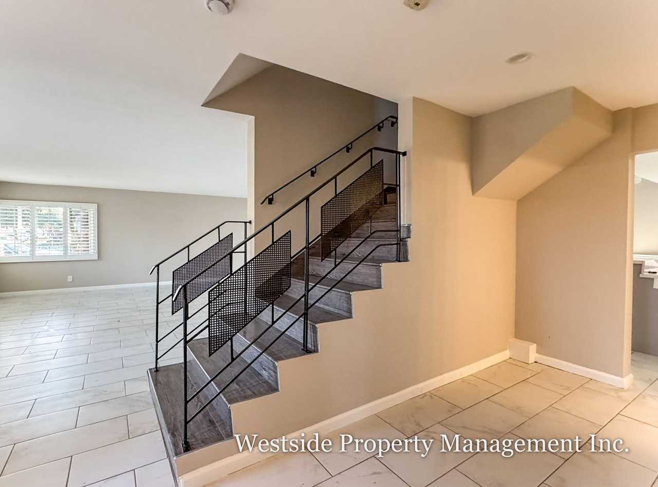 8100 W 83rd St - Photo 6 of 33