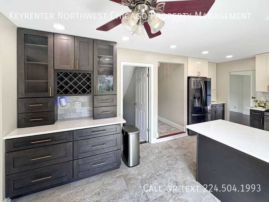 1141 Glenwood Ln - Photo 4 of 32